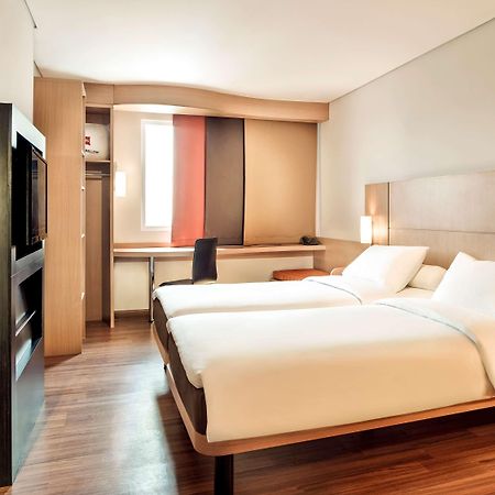 Ibis Gading Serpong Eksteriør billede