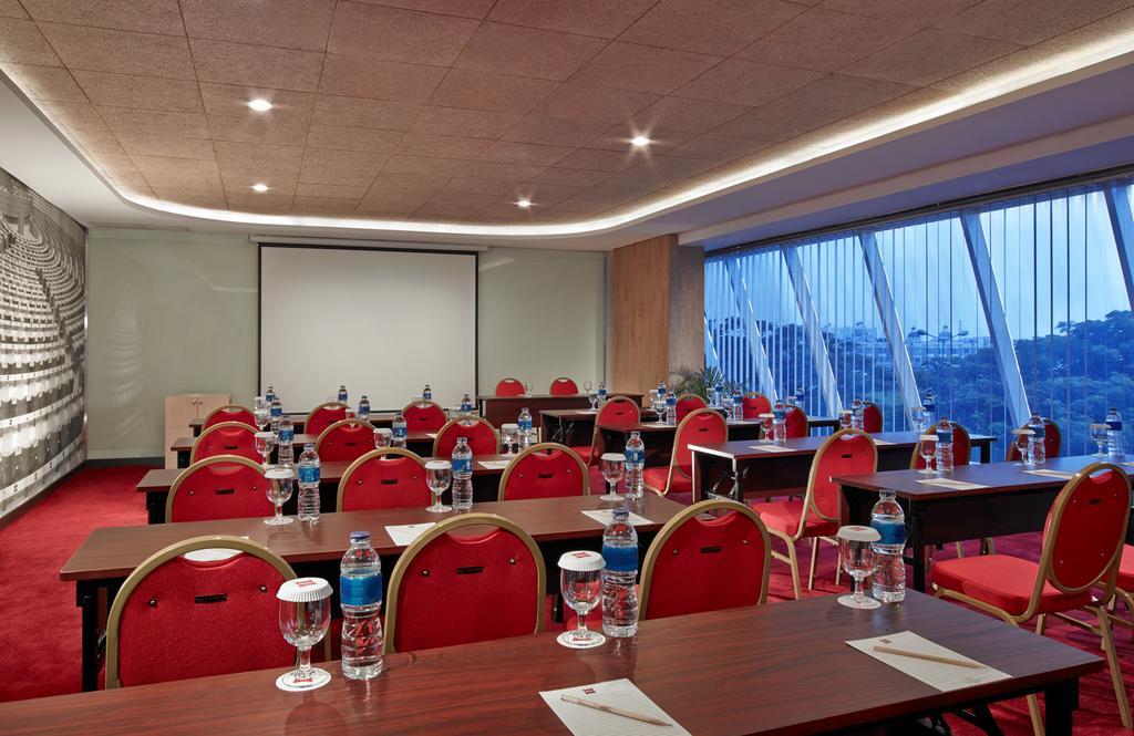 Ibis Gading Serpong Eksteriør billede