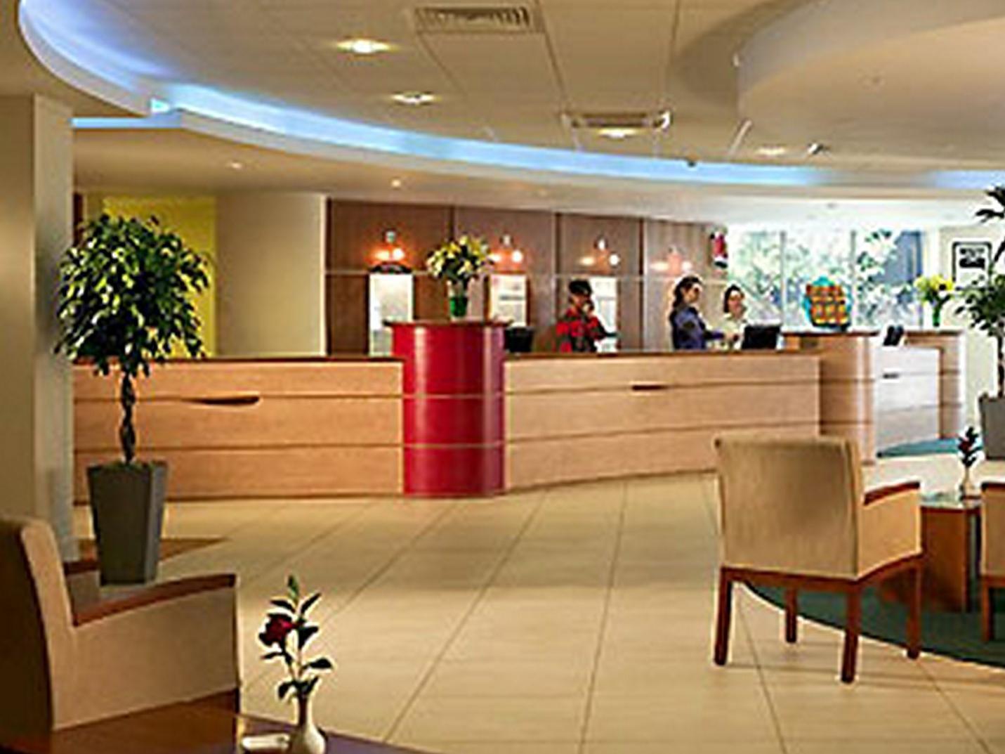 Ibis Gading Serpong Eksteriør billede