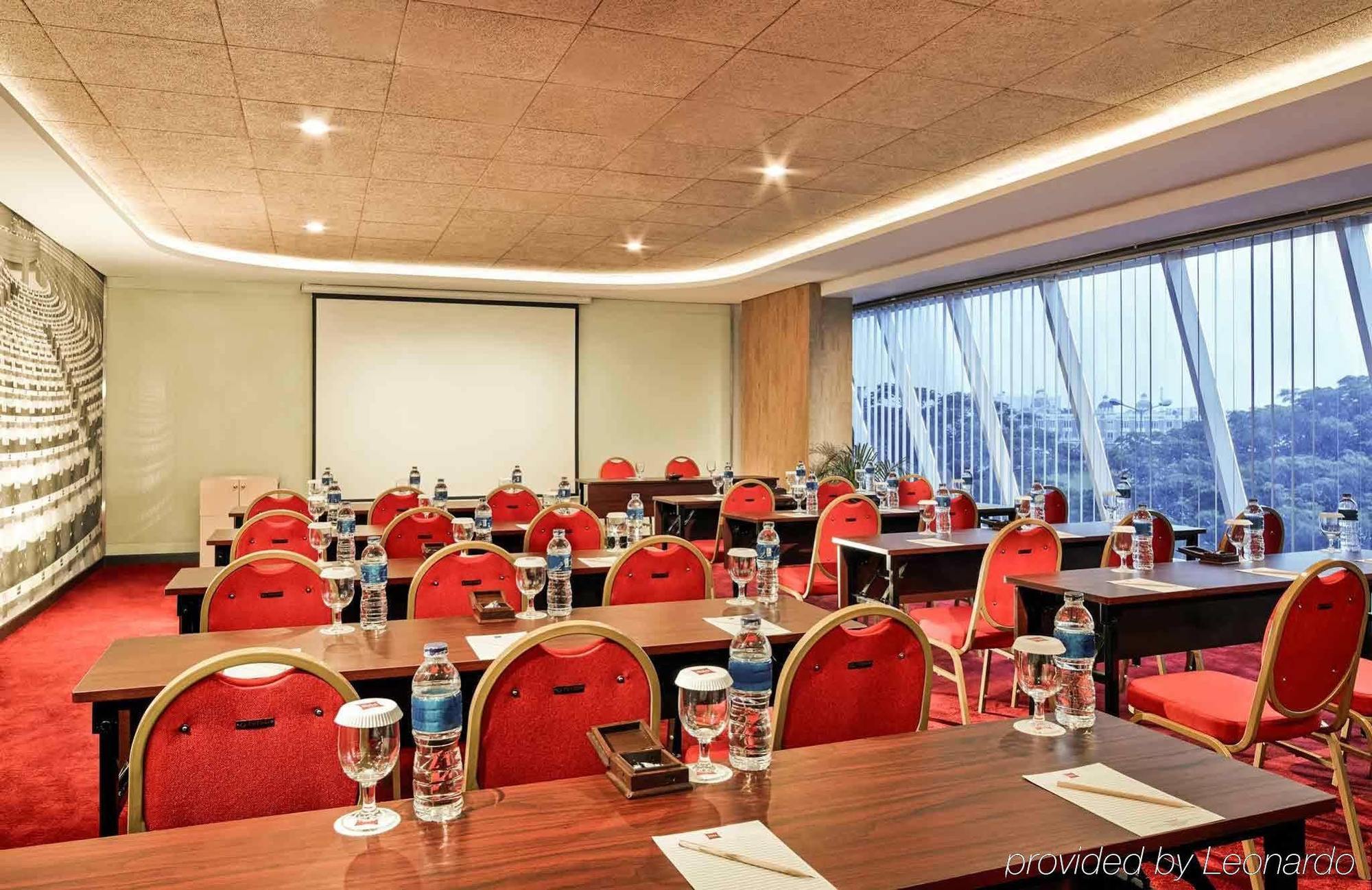Ibis Gading Serpong Eksteriør billede