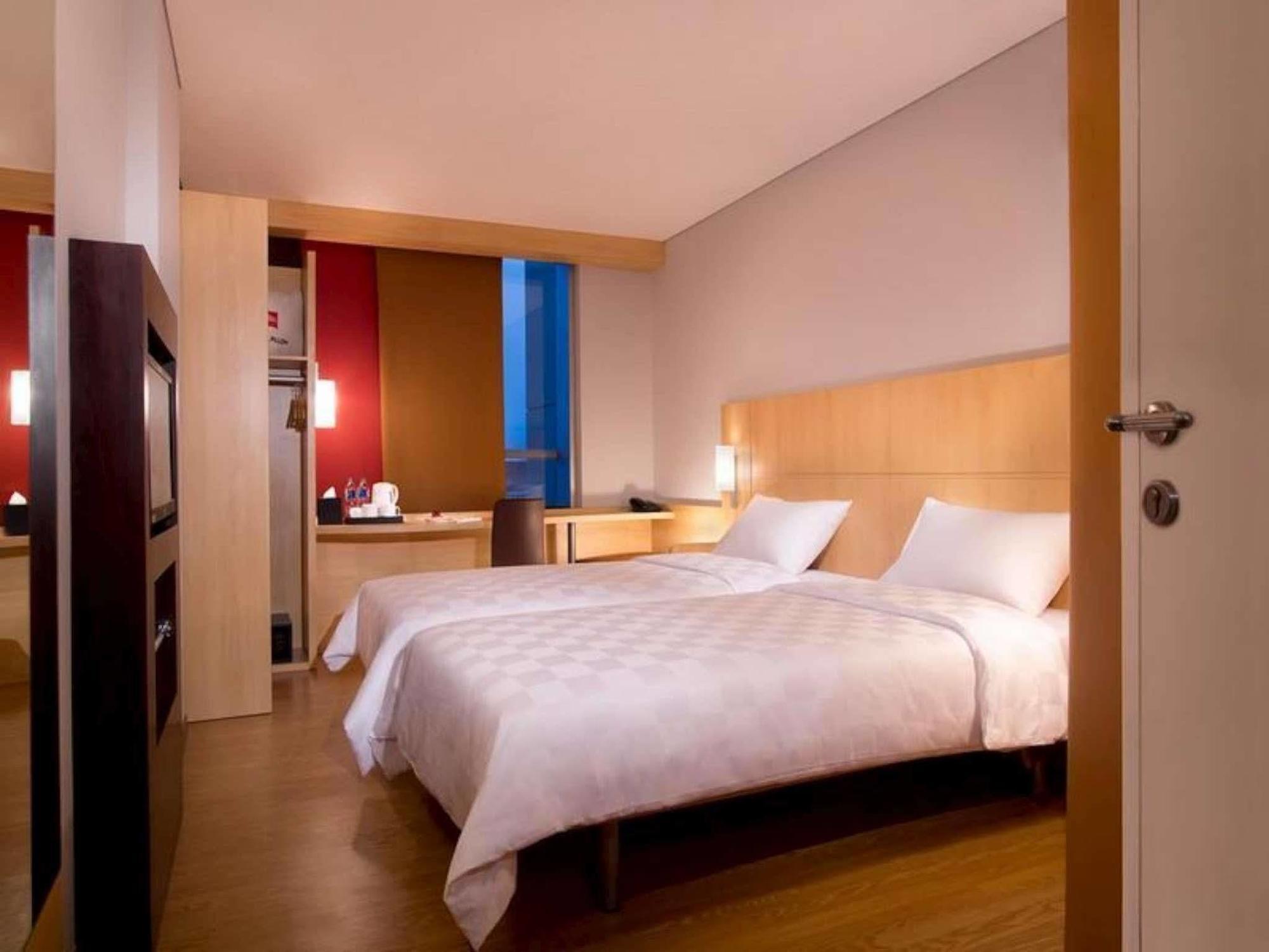 Ibis Gading Serpong Eksteriør billede